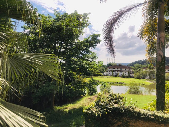 Luxurious Living in Tucán Country Club